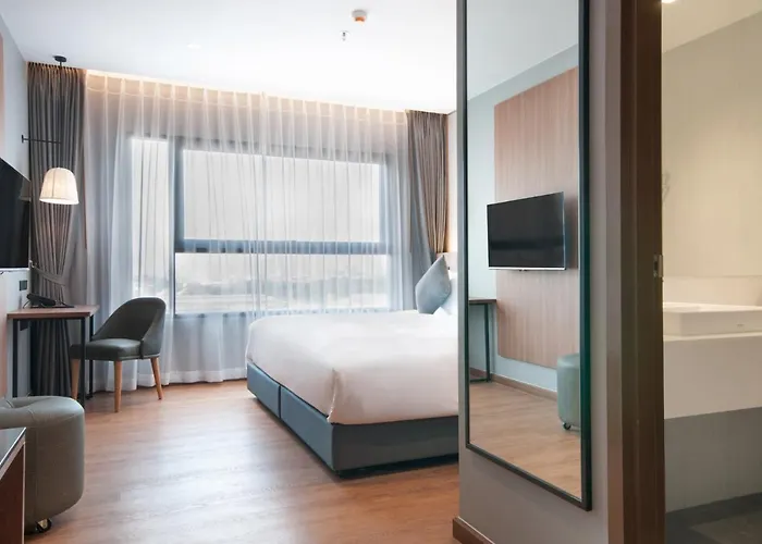 Western Chatuchak Hotel 4*