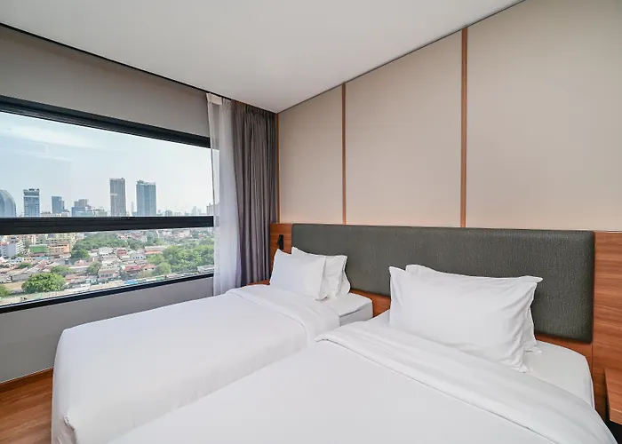 Western Chatuchak 4*