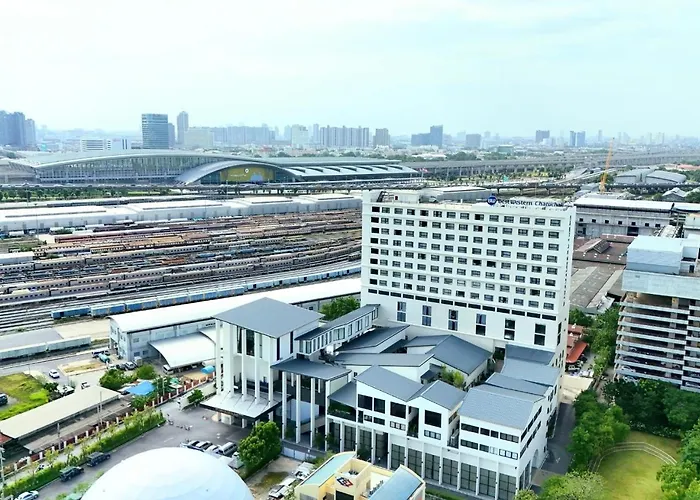 Western Chatuchak 4*